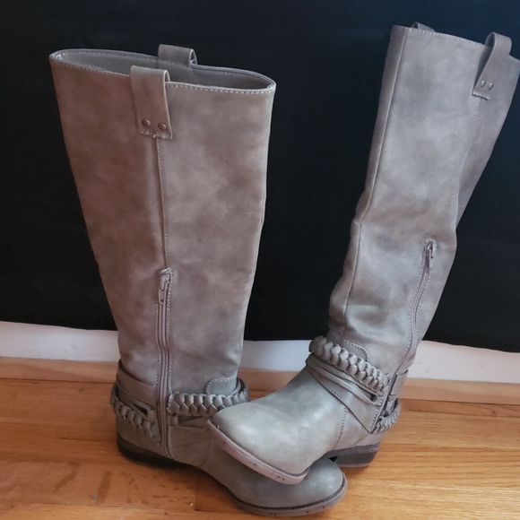 Gray knee high women's boot - Picture 2 of 3